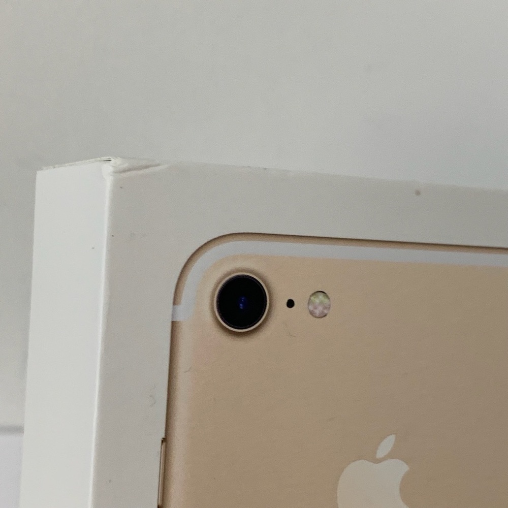 Apple iPhone 7, Gold, 128GB empty box - Picture 9 of 11
